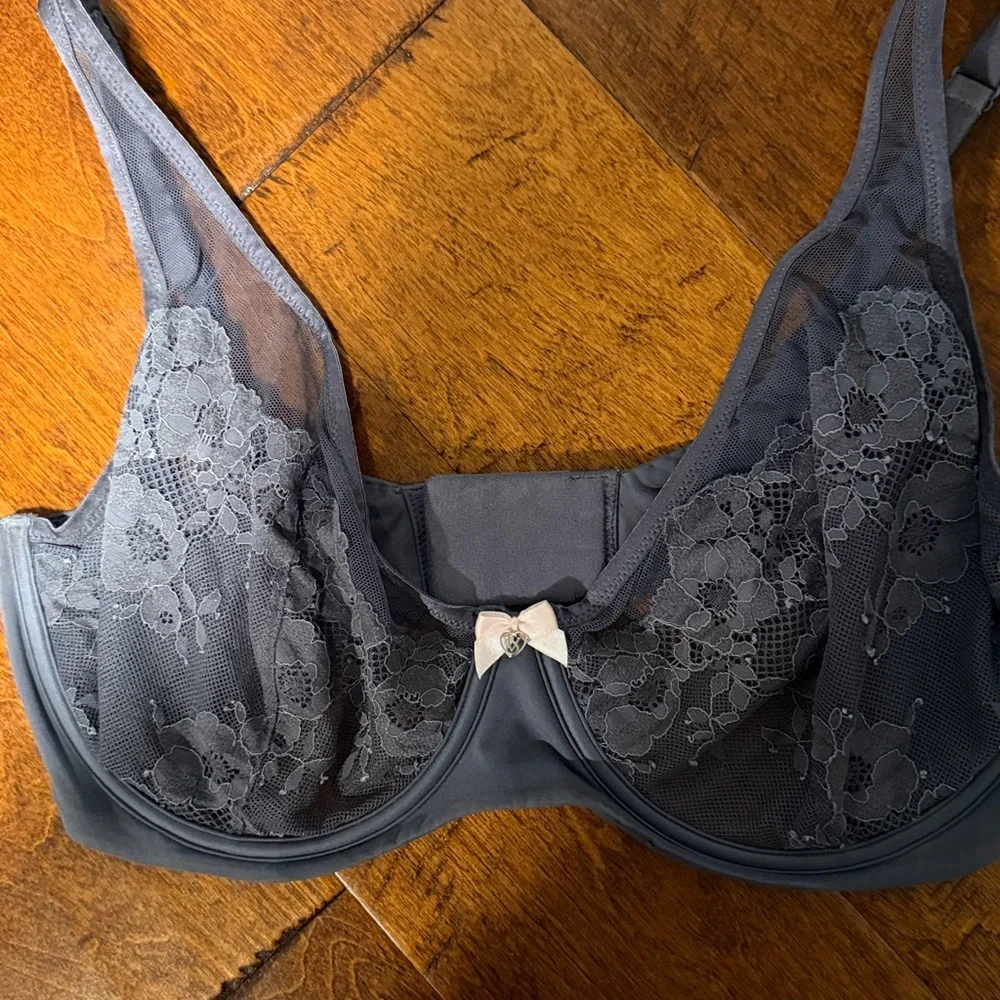 Victoria's Secret Black and Gray Lace Bras 36DDD - Picture 4 of 8